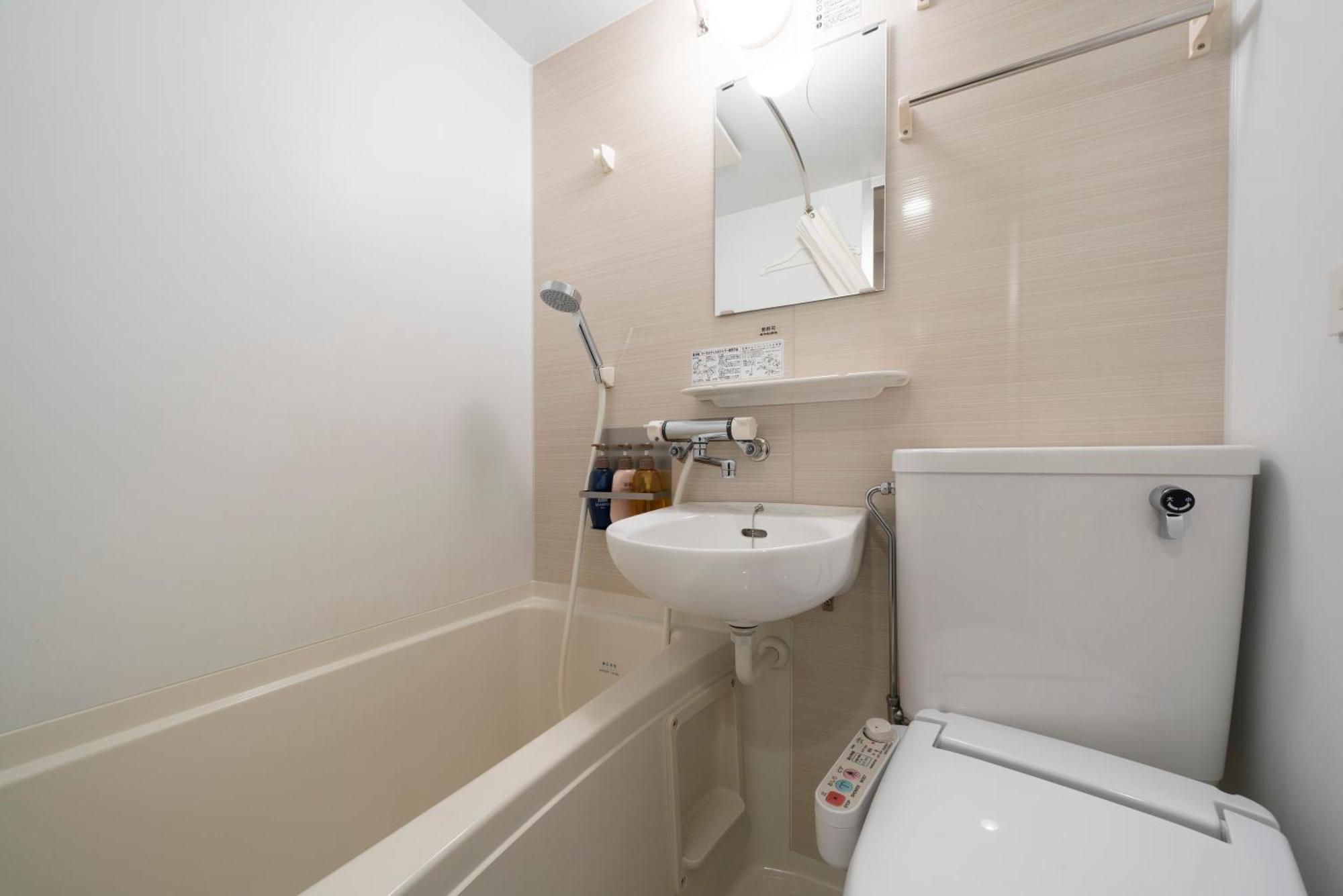 Hotel Binario Umeda Osaka Bagian luar foto